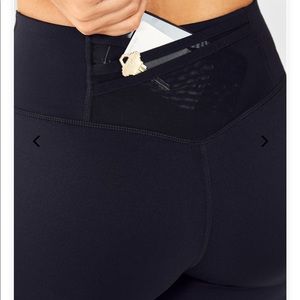 NWT fabletics Trinity High-Waisted Pocket Capri -S